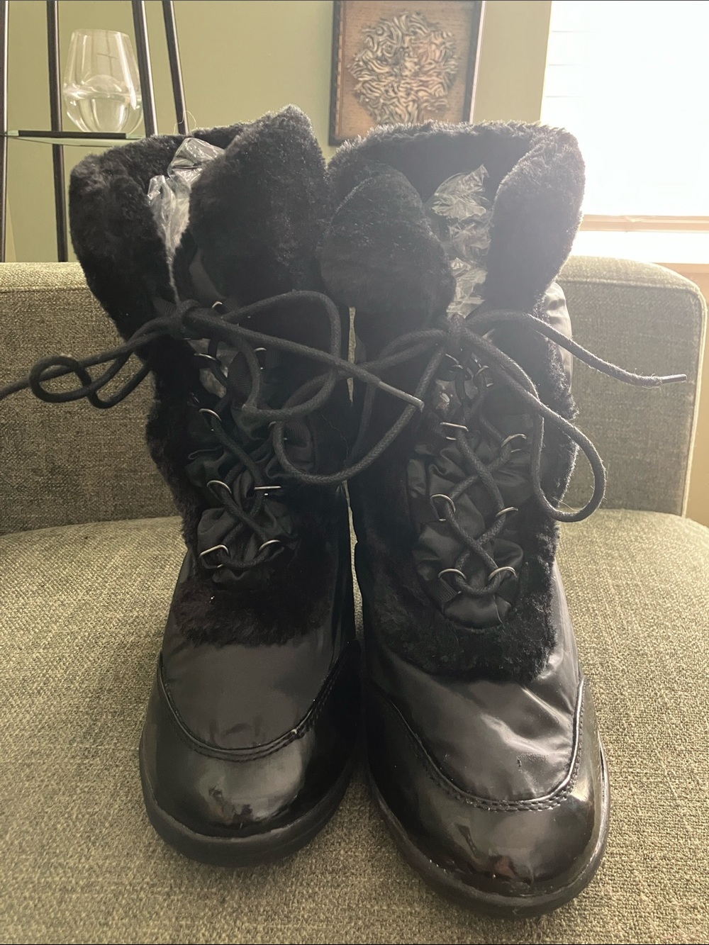 Women's Black Faux-Fur Lace-Up Winter Boots - Cozy Waterproof Style
